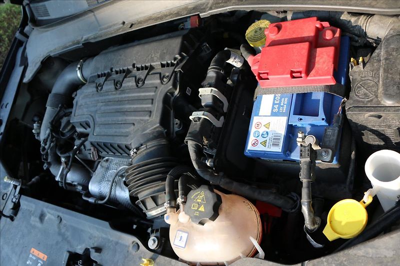 Jeep Compass 1,3 110 kW , ČR - fotka 43 z 47