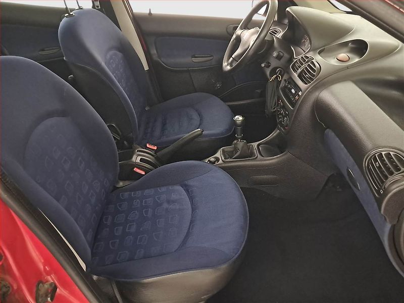 Peugeot 206 (2001) 1.1 i, plně pojízdný - fotka 9 z 14