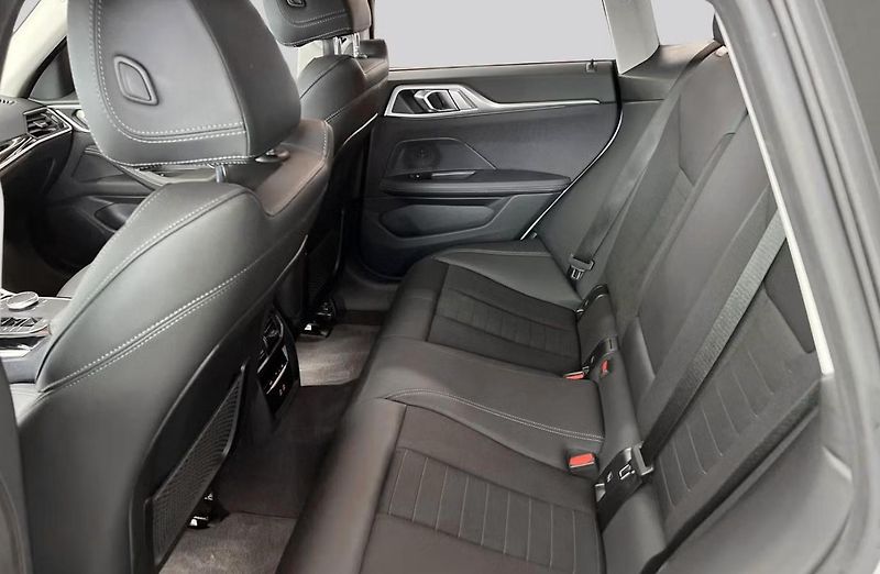 BMW i4 eDrive40 GC Kamera Auto. Park. - fotka 9 z 16