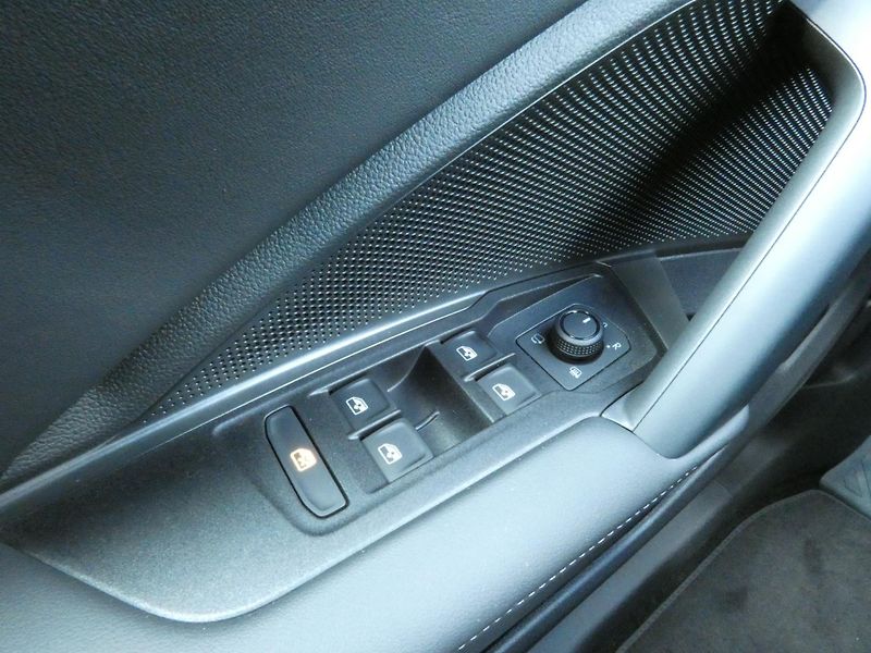 Volkswagen Tiguan Life 1,5 eTSI 110 kW mHEV - fotka 26 z 30