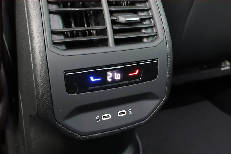 Seat Leon (2021) 1.5 TSI, Kůže, Tempomat - fotka 20 z 21