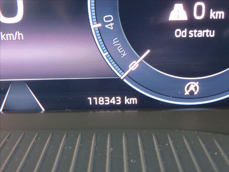 Škoda Octavia 2,0 TDI Ambition ČR - fotka 22 z 24