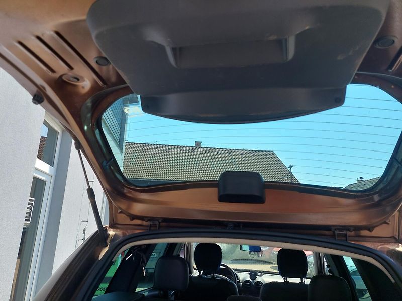 Dacia Duster (2011) 1.6i-16V - fotka 24 z 32