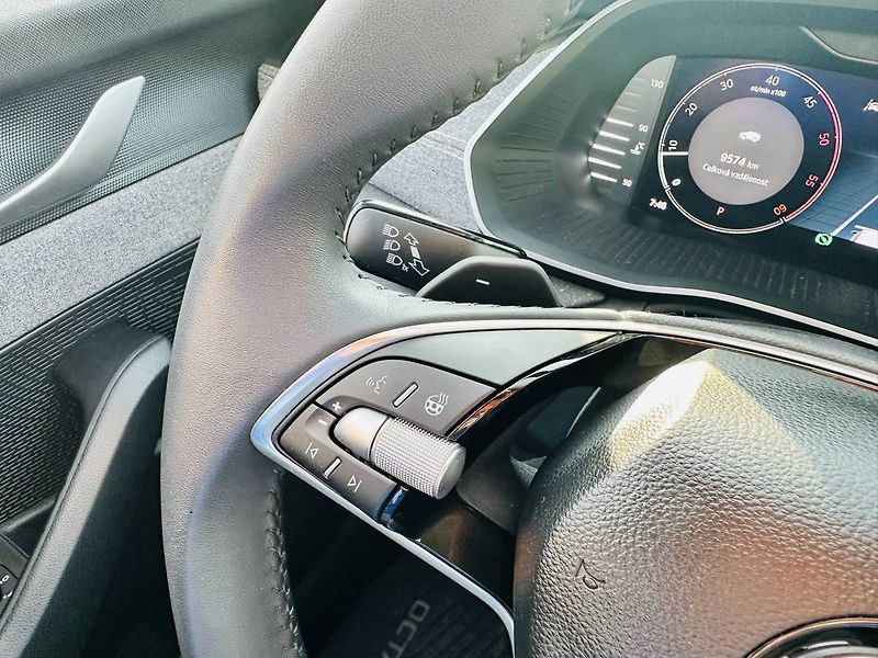 Škoda Octavia Combi Top Selection 2,0 TDI/11 - fotka 10 z 35
