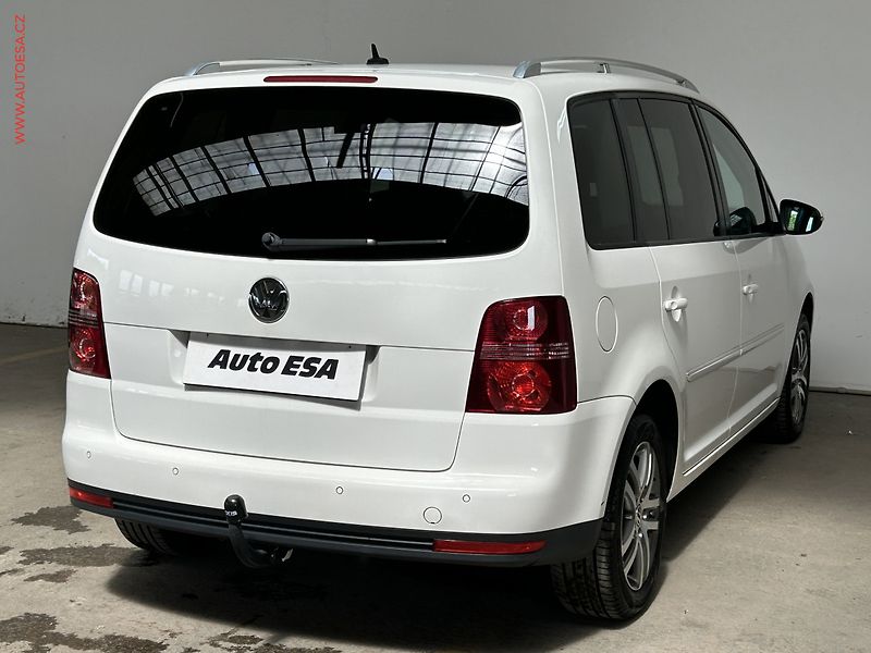 Volkswagen Touran (2010) 1.4 TSi, Highline - fotka 4 z 16