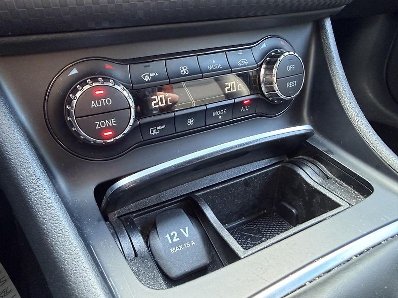 Mercedes-Benz Třídy A 180i LED NAVI KAMERA SERVISKA - fotka 27 z 40