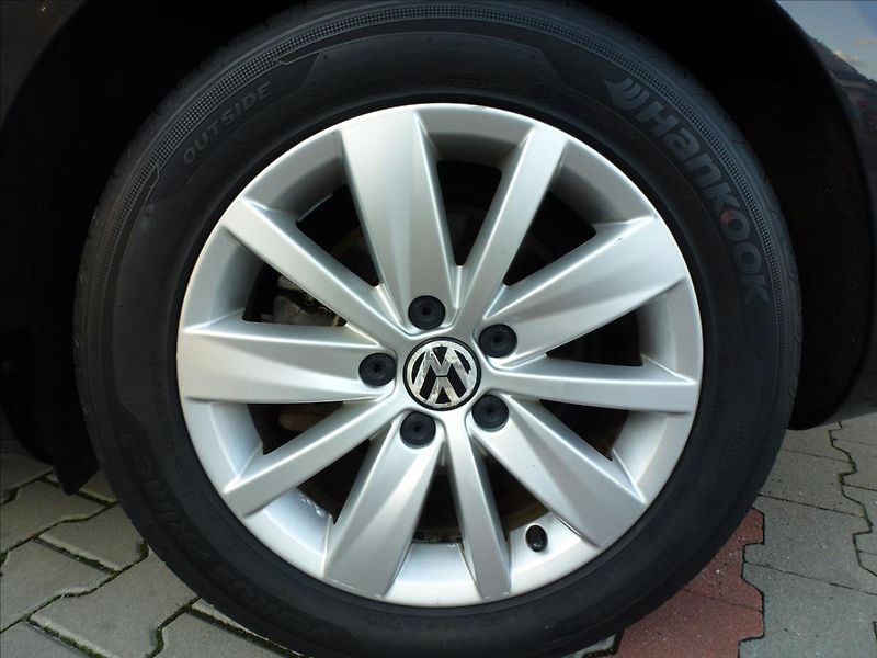 Volkswagen Passat 1,6 TDI Serviska, TOP STAV !!! - fotka 42 z 60