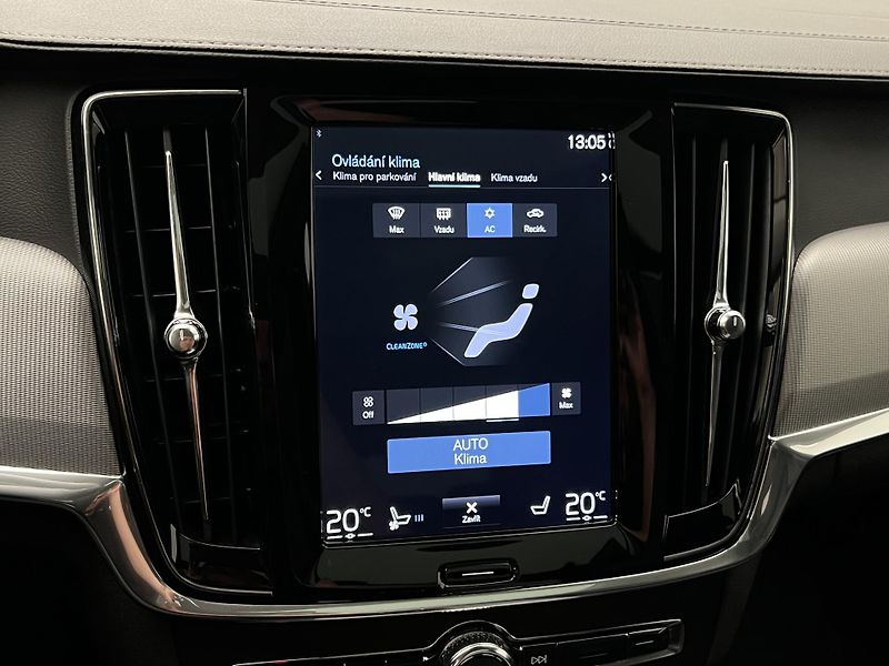 Volvo V90 CC D5 AWD PRO AUT - fotka 33 z 41