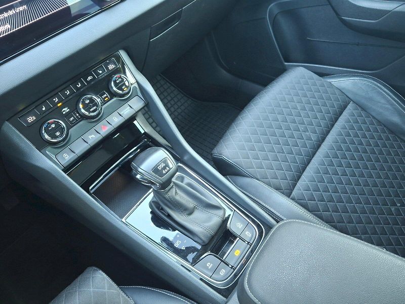 Škoda Karoq (2018) Style DSG 4x4 2,0TDi 110kW - fotka 30 z 38