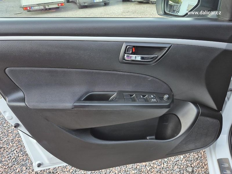 Suzuki Swift (2011) 1.2i 69KW 4x4 klima - fotka 32 z 52