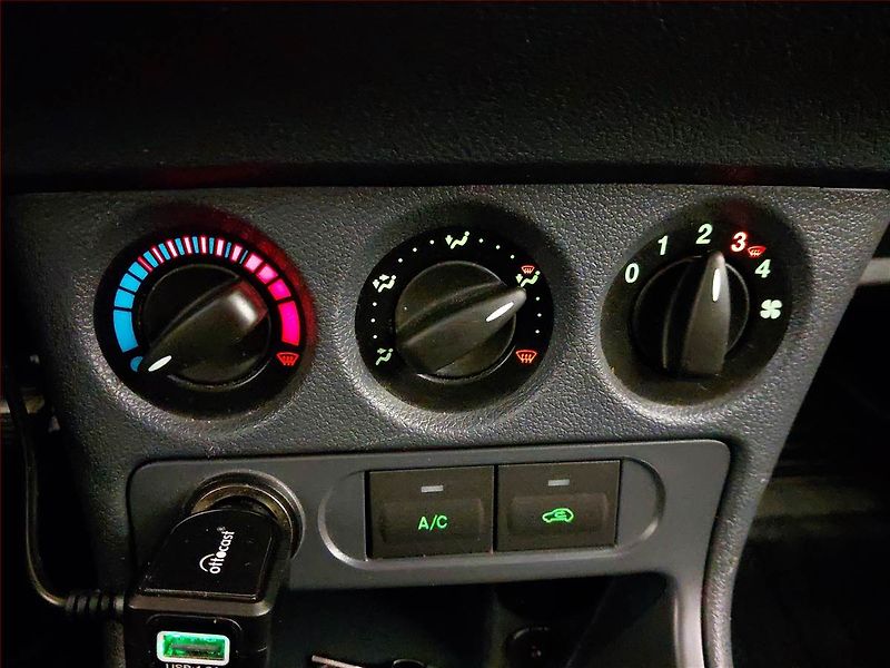 Ford Transit Connect (2011) 1.8 TDCi, ČR - fotka 12 z 17