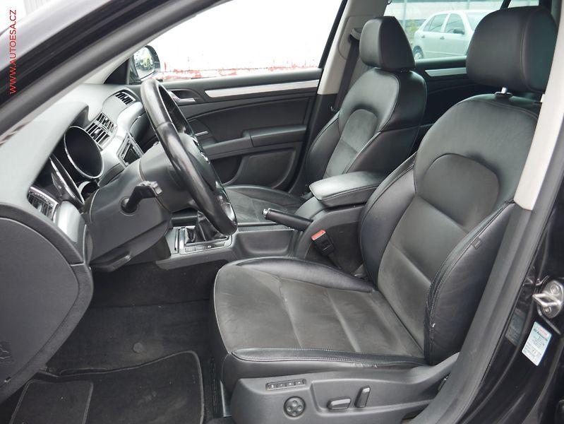 Škoda Superb (2014) 2.0 TDi, xenon, kůže - fotka 9 z 22