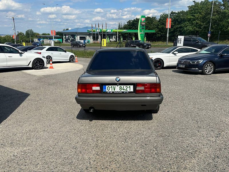 BMW Řada 3 (1988) BMW 325D 1988 - fotka 4 z 23