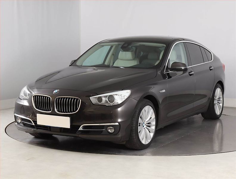 BMW Řada 5 (2017) 530d xDrive GT - fotka 2 z 26