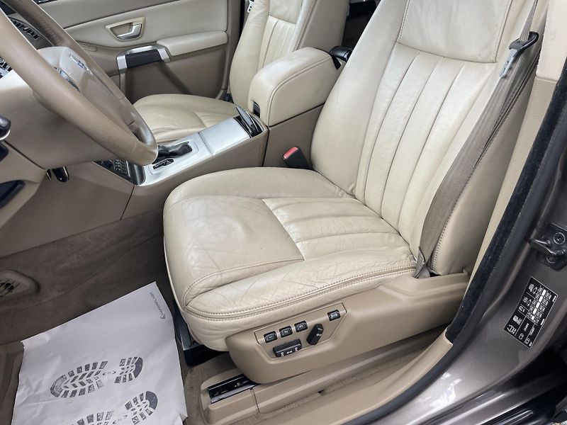 Volvo XC90 2.5TDi D5 200PS AWD R-DESIGN!! - fotka 168 z 180