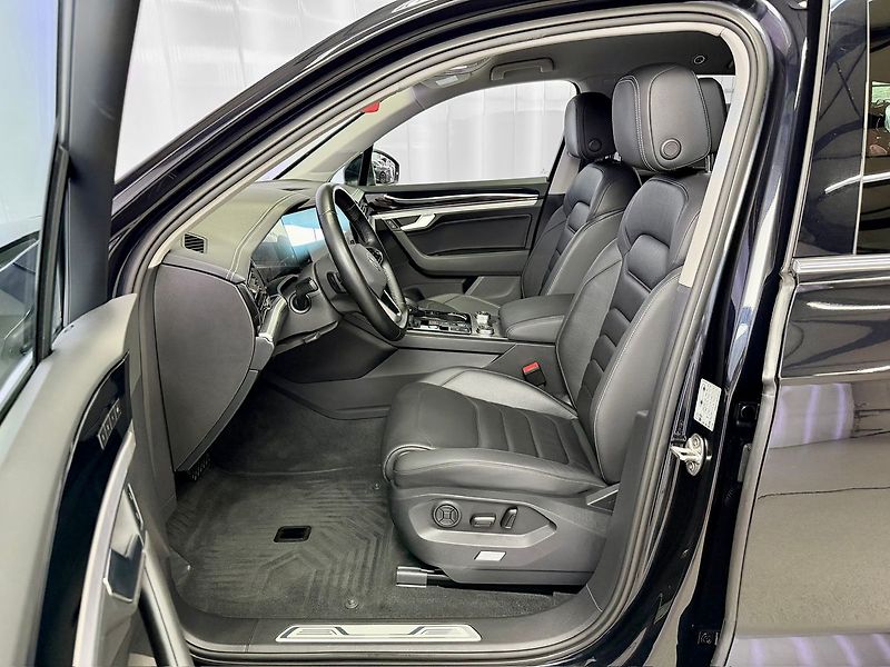 Volkswagen Touareg 3.0TDI 210 KW 4M ELEGANCE, VZD - fotka 11 z 33
