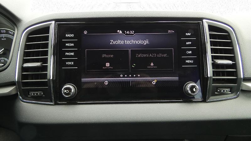 Škoda Karoq 1,5 TSI 110 kW Ambition - fotka 15 z 23