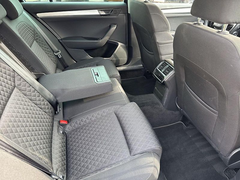 Škoda Superb (2020) Combi 1.4 TSI iV DSG Ambition - fotka 10 z 35