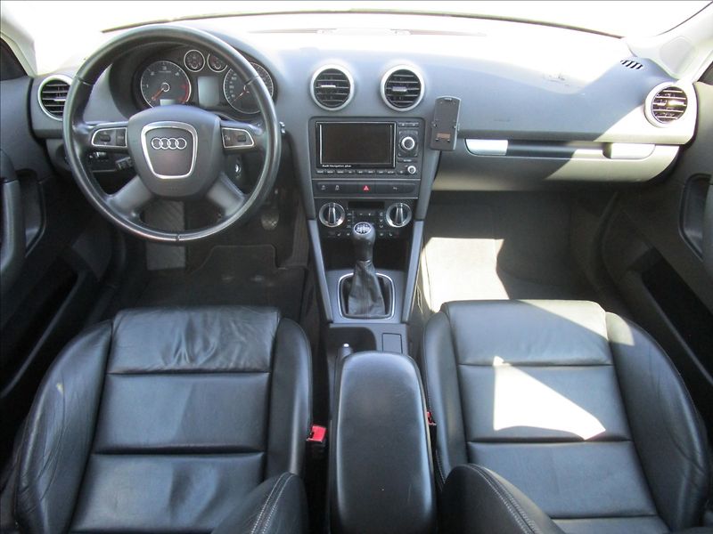 Audi A3 Sportback 1.6TDi  aut. klima, - fotka 7 z 37