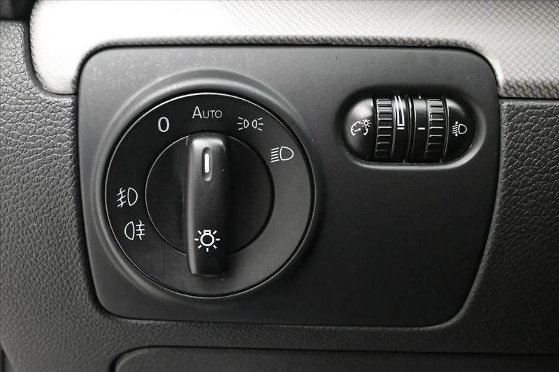 Volkswagen Golf 1,6 TDI 77kW MATCH Navigace - fotka 24 z 27