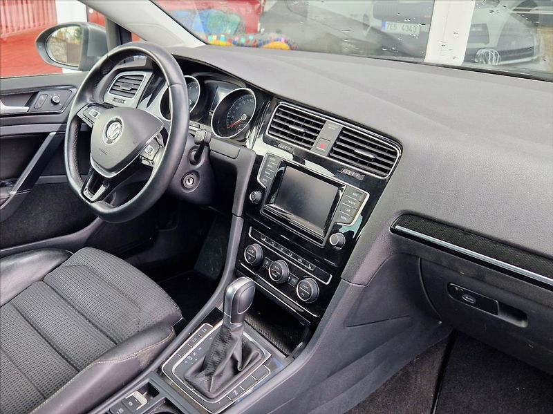 Volkswagen Golf 1,4 TSi Comfortline vyhř.seda - fotka 15 z 20