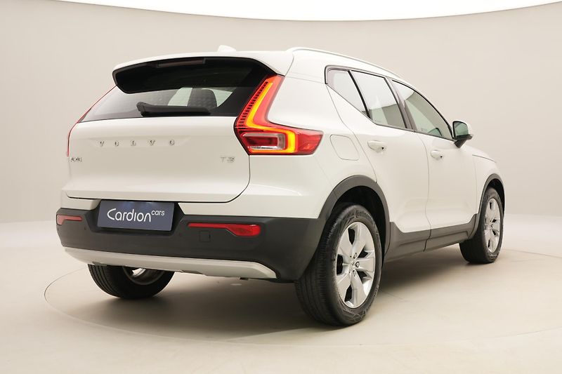Volvo XC40 T3 MOMENTUM AUT REZERVACE - fotka 12 z 43