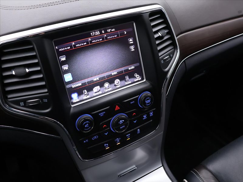Jeep Grand Cherokee 3,0 CRD V6 184kW OverLand 4WD - fotka 21 z 34
