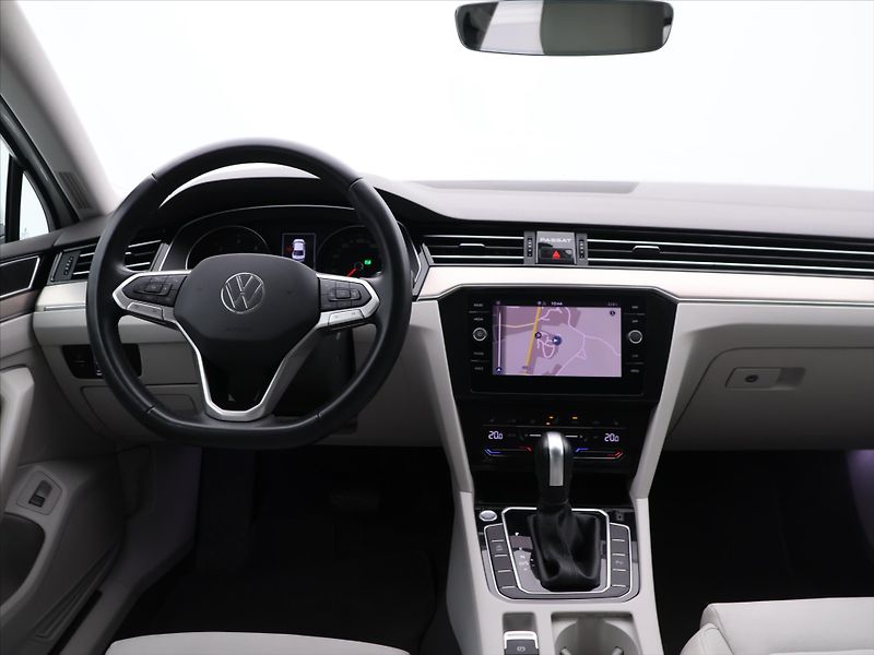 Volkswagen Passat 2.0 TDI 147kW DSG CZ Elegance - fotka 22 z 29