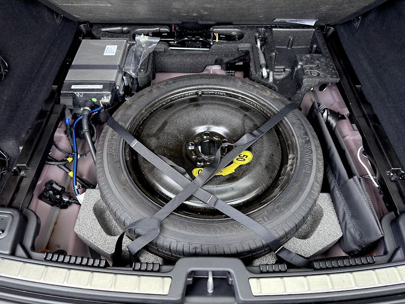 Volvo XC60 B5 AWD (benzín) // REZERVACE - fotka 17 z 48