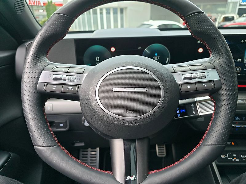 Hyundai Kona EV 64,8kWh NLine Style Premium - fotka 17 z 31