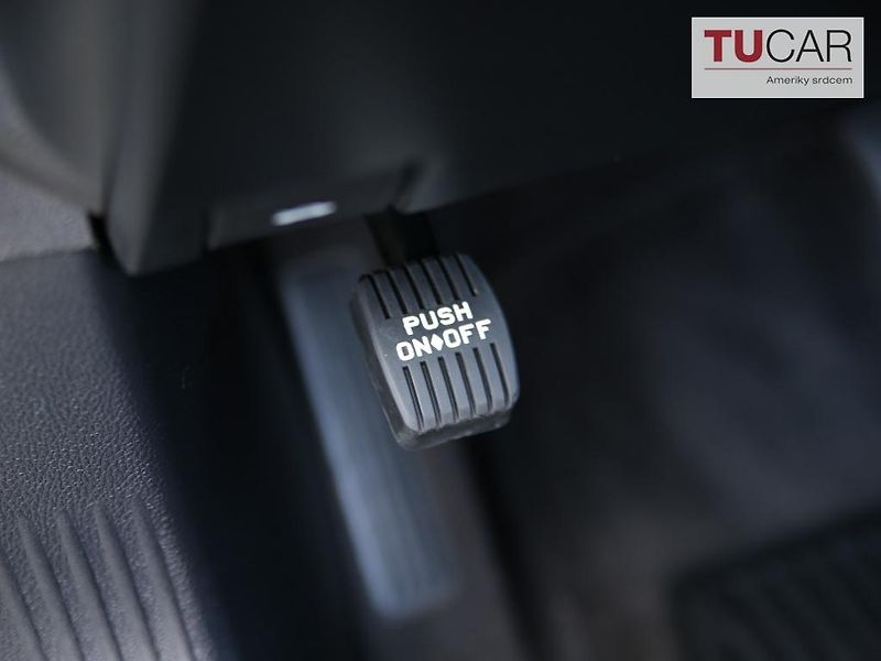 Dodge Challenger (2019) Hellacat 6.2 V8  - fotka 33 z 36