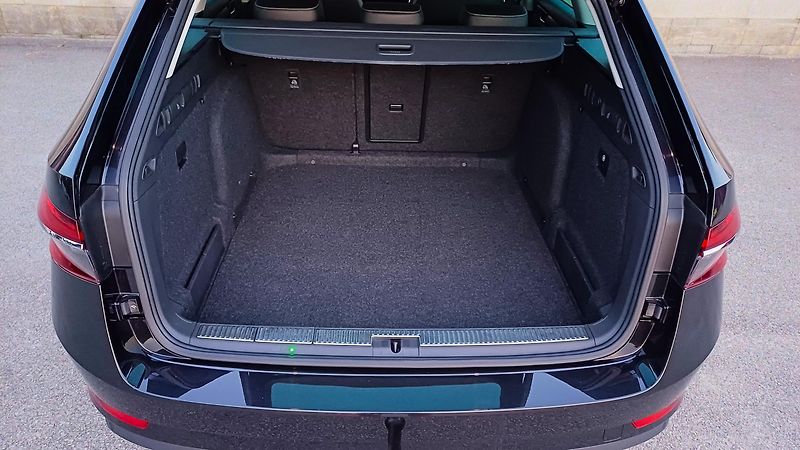Škoda Superb 2.0 TSI 140kW WEBASTO-TZ-DPH  - fotka 14 z 37