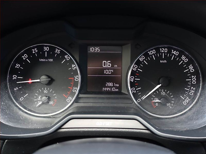 Škoda Octavia (2016) Ambition 1.6 TDI, Tempomat - fotka 9 z 12