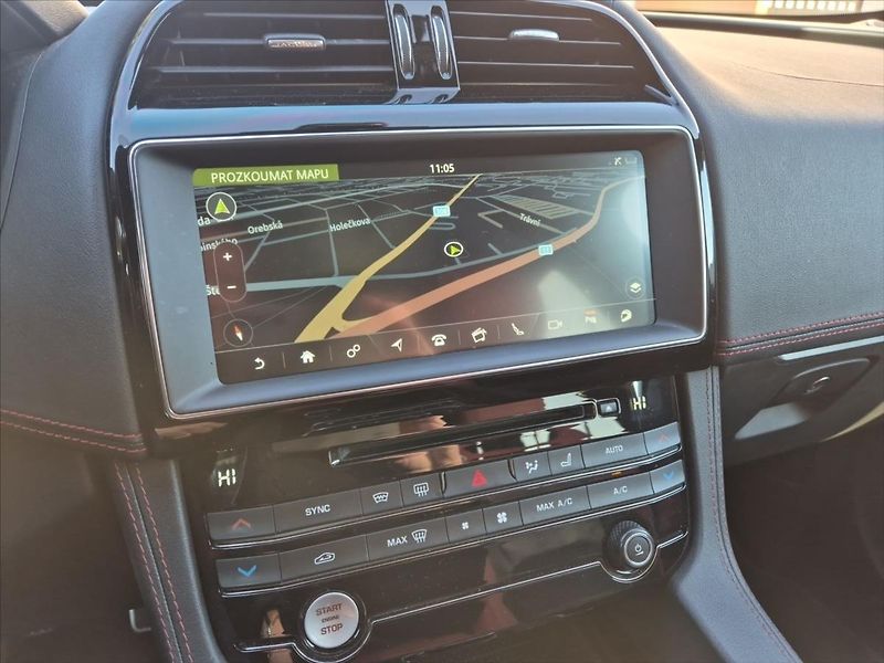 Jaguar F-Pace 3,0 30d AWD - fotka 17 z 20