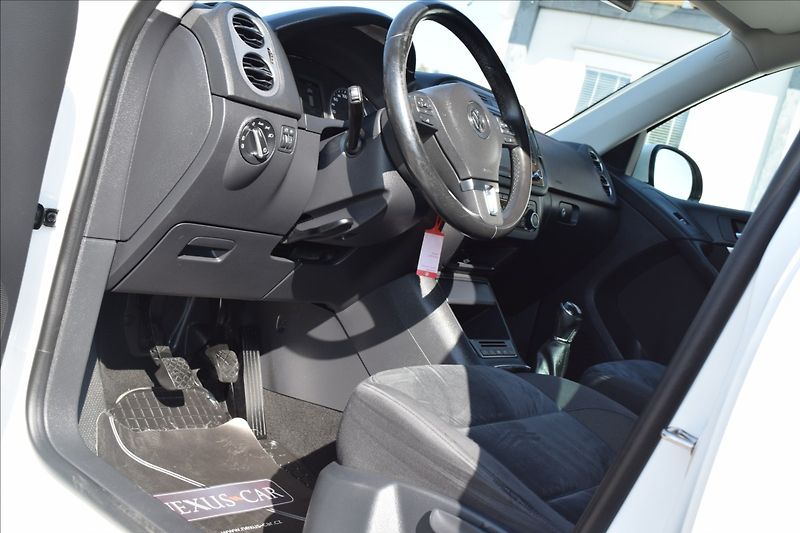 Volkswagen Tiguan 2,0 TDI 81KW ALU NÍZKÝ NÁJEZD - fotka 20 z 47