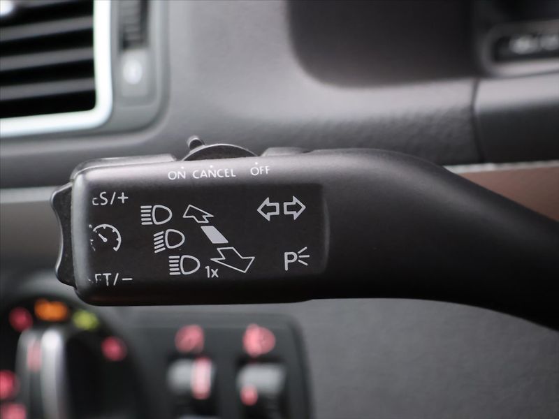 Volkswagen Touran 1.4 TSI 103KW Comfortline Tažn - fotka 15 z 27