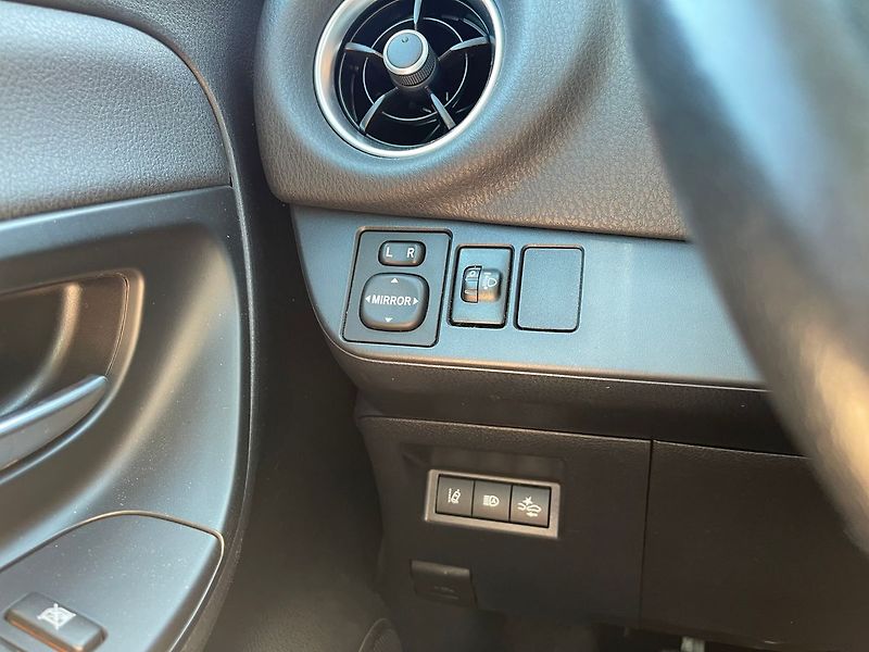 Toyota Yaris 1.5VVT-i 82kW*TEMPO*KLIMA*CZ - fotka 32 z 37