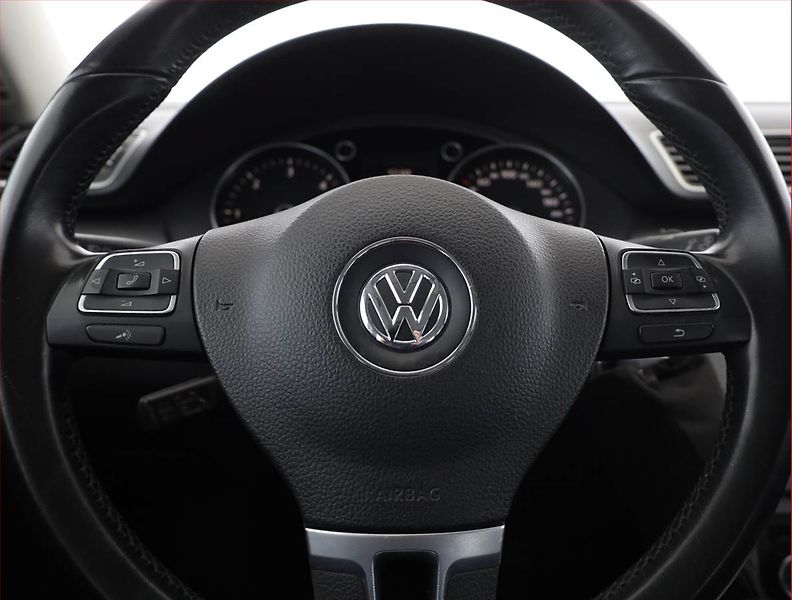 Volkswagen Passat (2011) 2.0 TDI, Tempomat - fotka 8 z 18