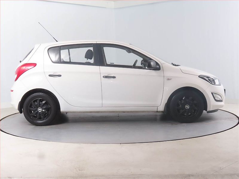 Hyundai i20 (2013) 1.2, Serv.kniha - fotka 6 z 13