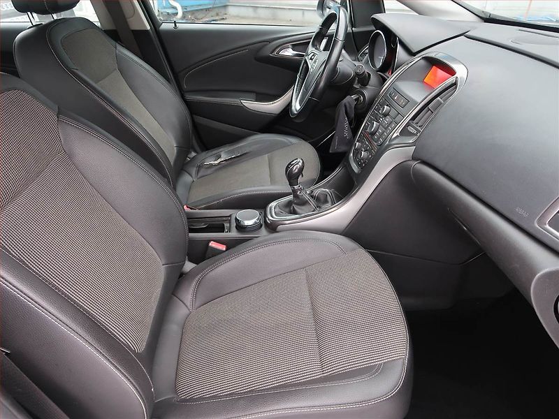 Opel Astra (2010) 1.4 T, po STK, dobrý stav - fotka 9 z 17
