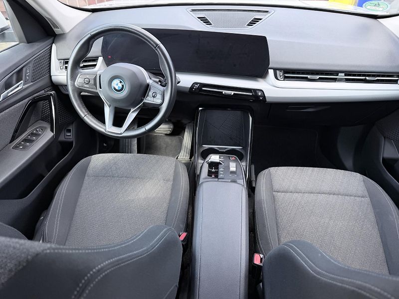 BMW iX1 (2023) XDrive 30 66,5kWh 4x4 SoH 99%. - fotka 13 z 15