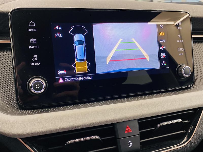 Škoda Scala 1,0 TSI 85kW Selection - fotka 15 z 25