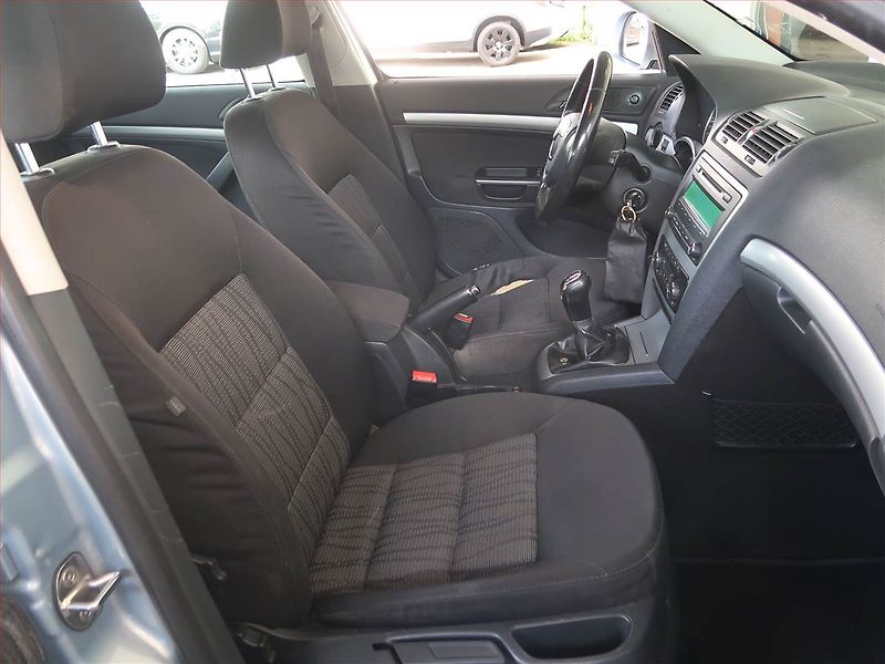 Škoda Octavia (2010) 2.0 TDI, nová STK, slušný stav - fotka 9 z 15