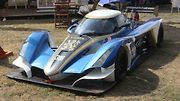 4) Praga R1. Extrémní auto, které je ve variantě R1R homologováno i pro silniční provoz, vyrábí pokračovatel automobilové tradice Praga na Slovensku. Skvělé jízdní vlastnosti zajišťuje 340koňový motor a hmotnost necelých 600 kilogramů.