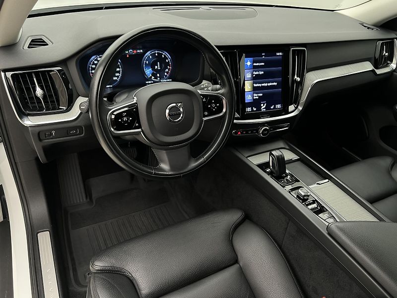 Volvo V60 CC B5 AWD PRO AUT - fotka 4 z 45