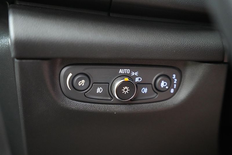 Opel Insignia - fotka 13 z 23