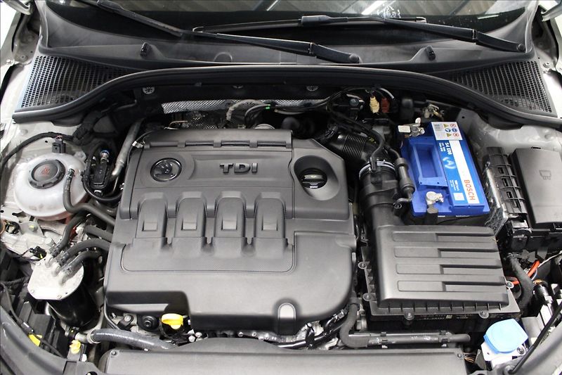Škoda Octavia 2,0 TDI RS 4x4 DSG TOP VIRTUAL - fotka 6 z 38