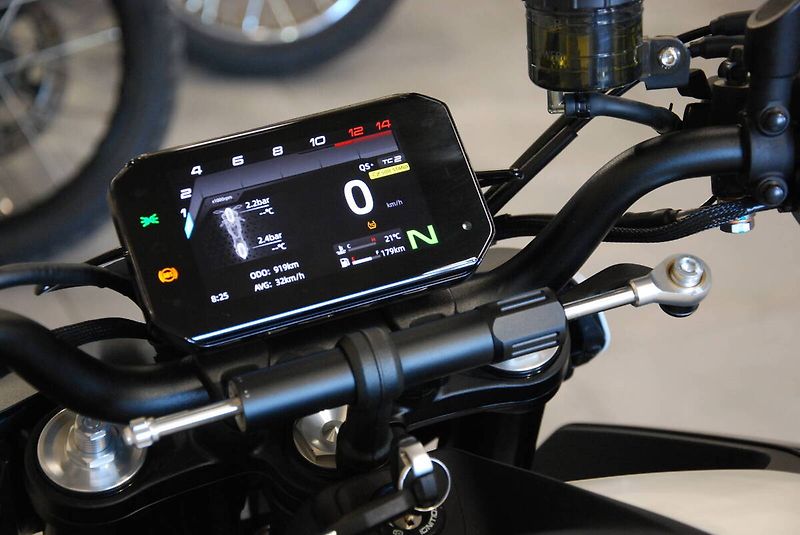 CFMOTO (2025) 675 NK - stroj od nás,1.maj,90 - fotka 10 z 20