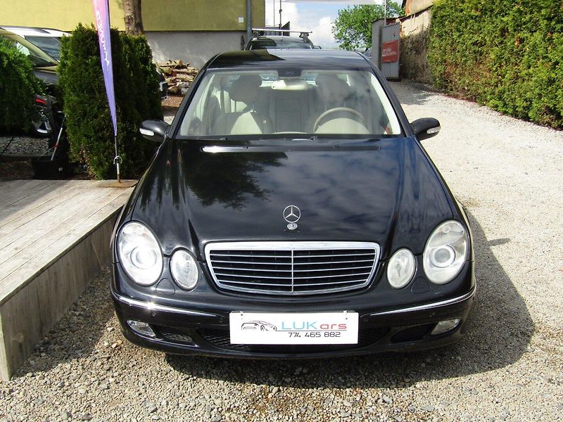 Mercedes-Benz Třídy E (2005) E 320 165kW AUTOMAT BEZ MĚCHŮ - fotka 6 z 35