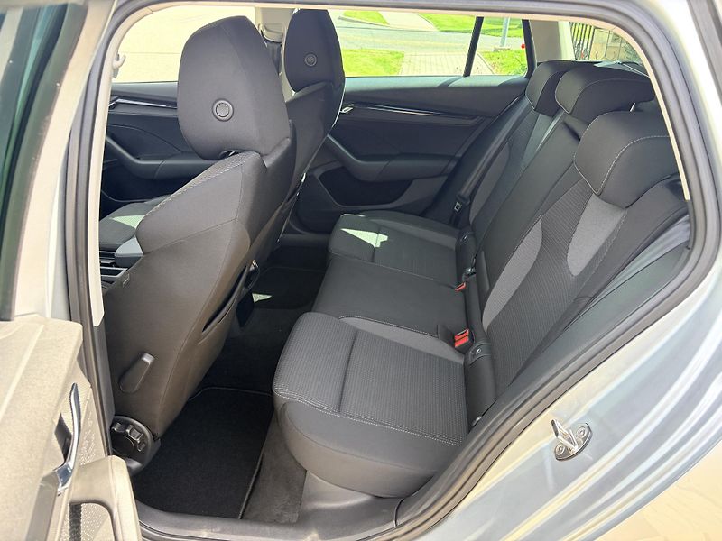 Škoda Octavia 2.0TDI DSG 4x4 STYLE - fotka 38 z 44